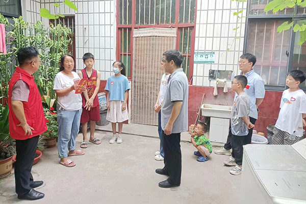 新鄉(xiāng)長城集團愛心家庭攜手輝縣義工“愛心助學，點亮希望”